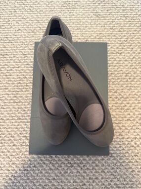 Aravon Taupe Suede Round-Toe Pumps